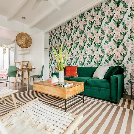 2 Rooms Sleeps 8 Retro Hotel W Pool Wesley King Studio Buyout By Avantstay